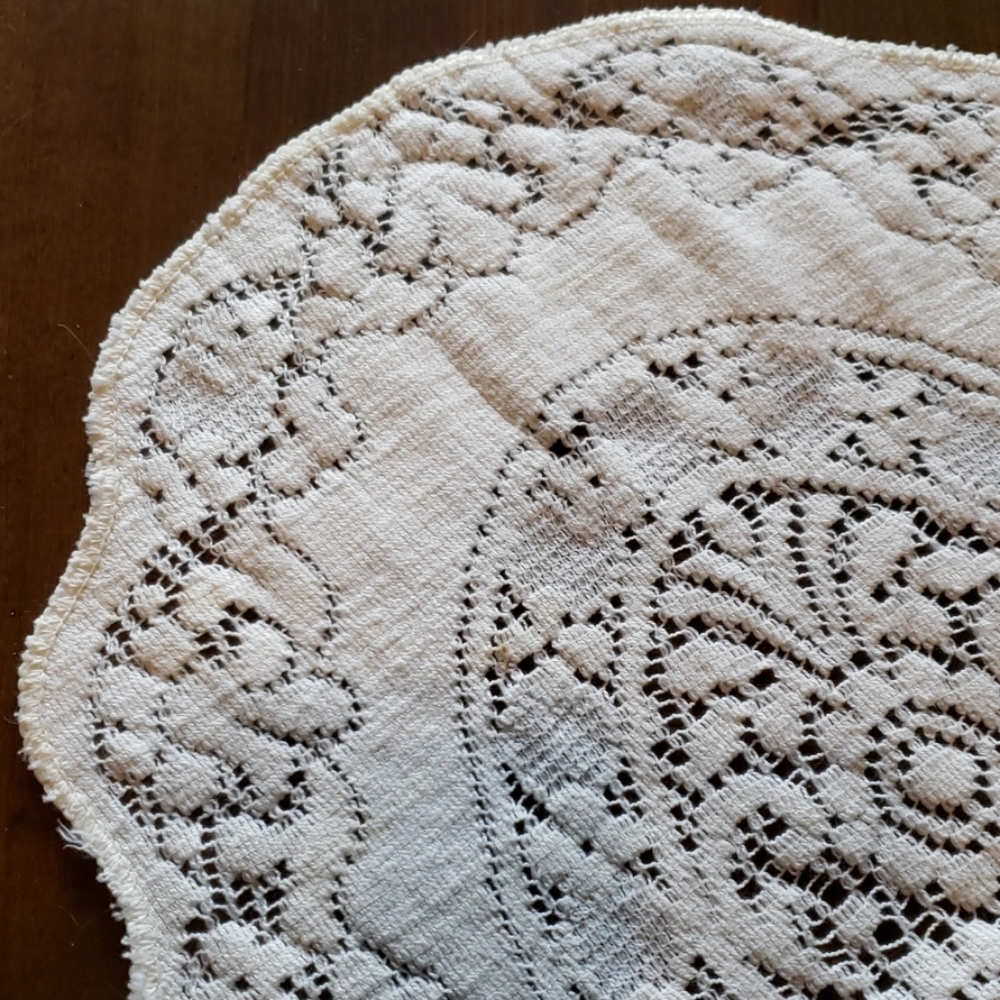 Table Doily - Picture 2 of 7